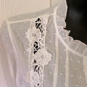 🎈🎈SOLD 🎈🎈Gorgeous lacy feminine blouse. Size S